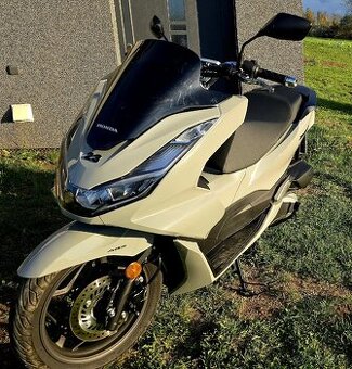 Honda pcx 125ccm.