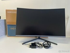 32" Samsung U32R590 jako nový