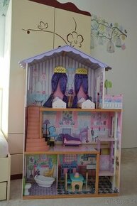 Domeček pro panenky KidKraft, i pro Barbie