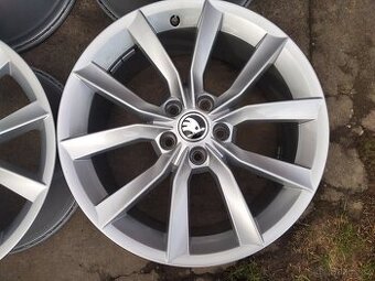 Prodám originální sadu disků Škoda Superb III R18 - 1