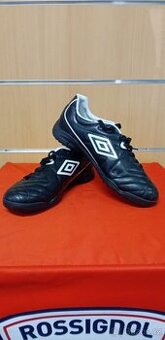 Turfy Umbro velikost 42 nové
