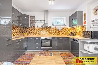 Moravany, byt OV 4+1zahrada, pergola, garáž, bazén - byt