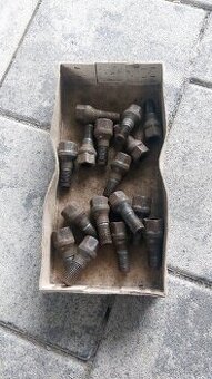 Šrouby na plechové disky Peugeot 307 - 1