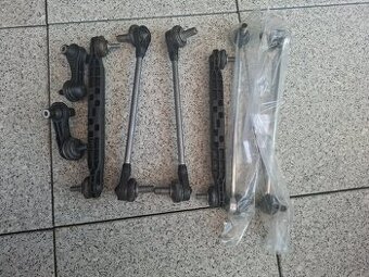 2Q0411315C Spojovací tyč stabilizatoru.