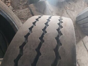 Pneu Pirelli 235/75 R17,5