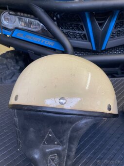 Staré moto helmy