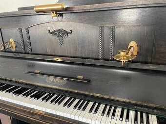 Pianino PETROF