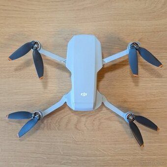 DJI Mini 4K – poškodeny gimbal