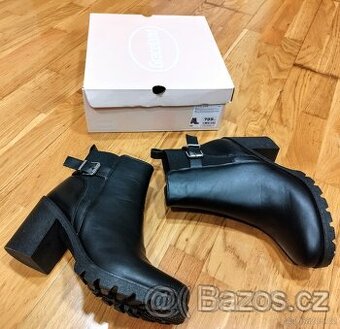 Nenošené dámské boty vel 42