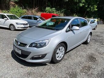 Opel Astra J 1.4i 74kW 1.majitel 78tkm 2015 STK 5/27