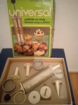 Strojek na vánoční cukroví a zdobení dortů