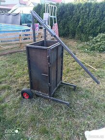 Ruční lis na seno a slámu na hranaté balíky