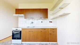 Milovice, prodej bytu 2+1 s lodžií a sklepem, 61 m2, okr. Ny