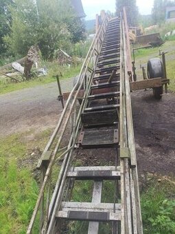 Pojízdný výsuvný žebřík