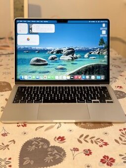 MacBook Air M2 2022