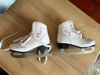Předmět: Dívčí krasobruslařské brusle Sportteam Lucia vel. 3