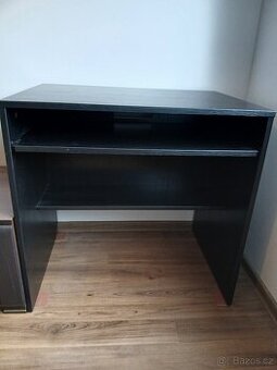 Stolek pod počítač