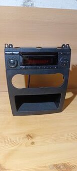 autorádio s CD přehrávačem včetně středového plastového pane