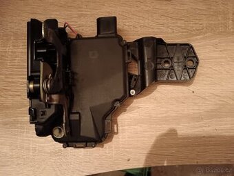 Levý přední zámek VW 3b0837867