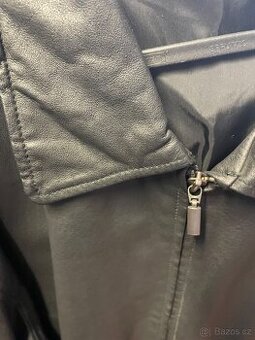 Kožené oblečení k dalšímu zpracování kůže