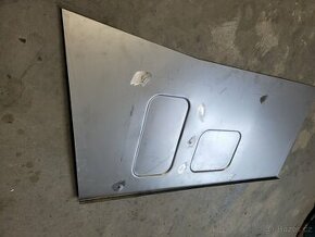 Tatra 148 čelo schodu