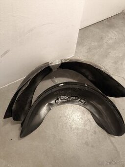 Plastové podběhy Š 105-136 nové.