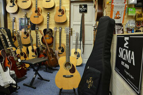 Celomasivní kytara 6 STRUNNÁ Sigma Guitars SOMR28 + POUZDRO