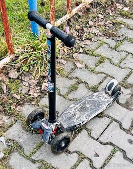 Dětská tříkolová koloběžka MAXI SCOOTER THUNDERSTORM Enero