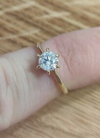 Zásnubní prsten - Zlatý s diamantem 0.70ct