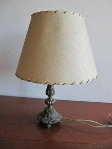 stará stolní lampa