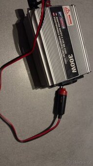 Měnič napětí 12V/220V 300W