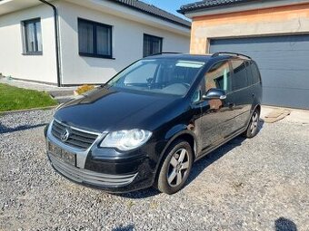 Volkswagen Touran 2.0 tdi, 103 kW, United, servis VW