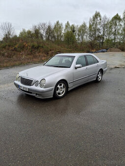prodám Mercedes Benz W210 E 220CDI manuál, tažné zařízení.