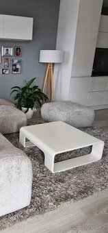 Designový konferenční stolek bílý lesk