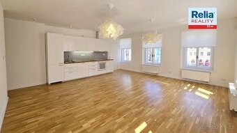 Pronájem nadstandardního bytu 3+kk, 73 m2 s výhledem na radn