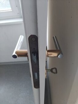 Dveře interiérové bili. Praha 4.