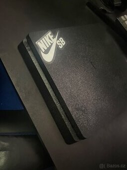 Prodám ps4 a 144hz monitor