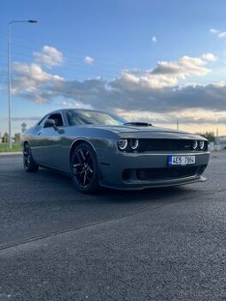 Pronájem vozu Dodge Challenger 5.7 HEMI Shaker