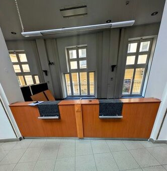 Kancelářské stoly / pulty