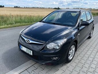 Hyundai I30 1,4i 80kw rok 2011 najeto 118000km