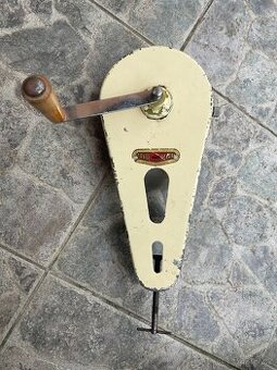 Starý kráječ nudlí. Výroba Kovozávod Semily ČSSR