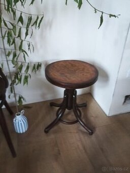 otočná klavírová THONET