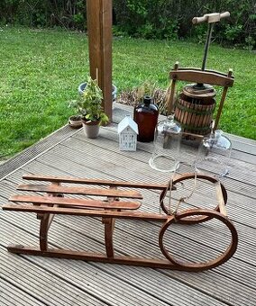 Starožitné dřevěné saně