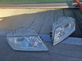 Škoda Octavia II - xenony - přední světla -