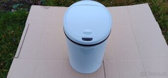 Bezdotykový odpadkový koš