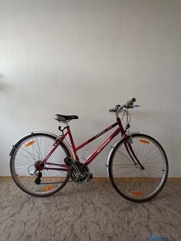 Dámské trekové kolo značky Author