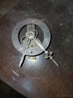 Starožitný hodinový strojek - 1