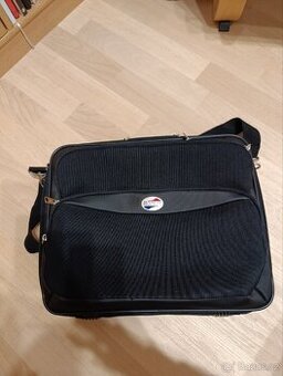 Prostorná taška na notebook American tourister
