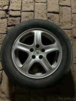 ALU kola R15 5x100 s letními pneu Nexen 195/65 R15 (Škoda/VW