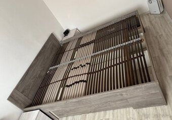 Postel 180x200 vč. roštů